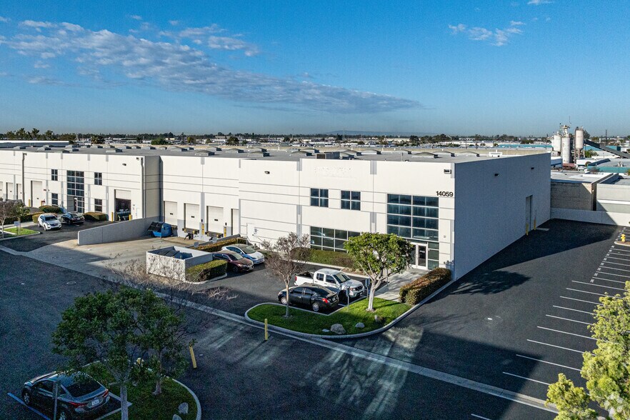 More Photos Of 14051-14055 Stage Rd, Santa Fe Springs Warehouse For Lease