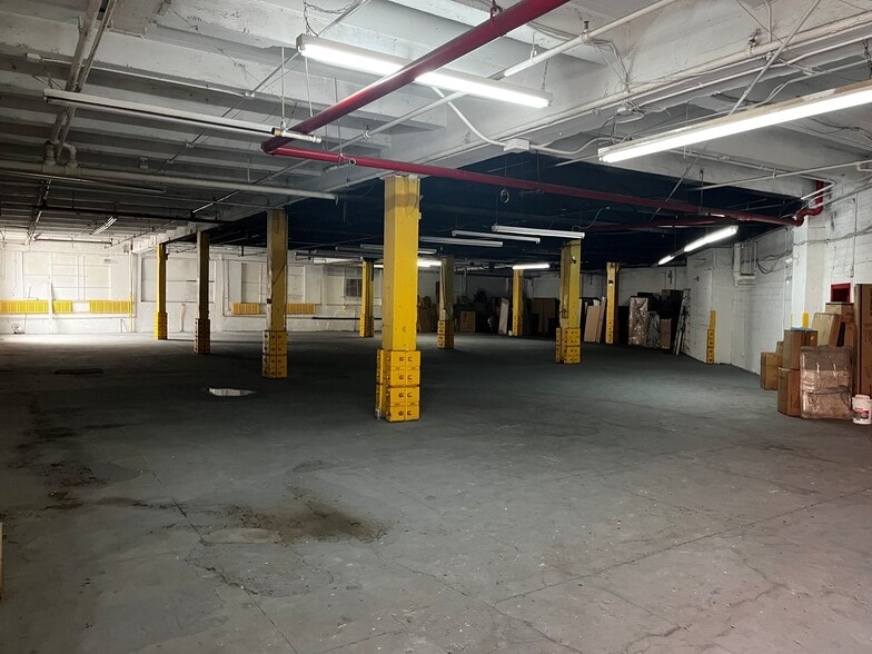 More Photos Of 31-28 Queens Blvd, Long Island City Freestanding For Lease