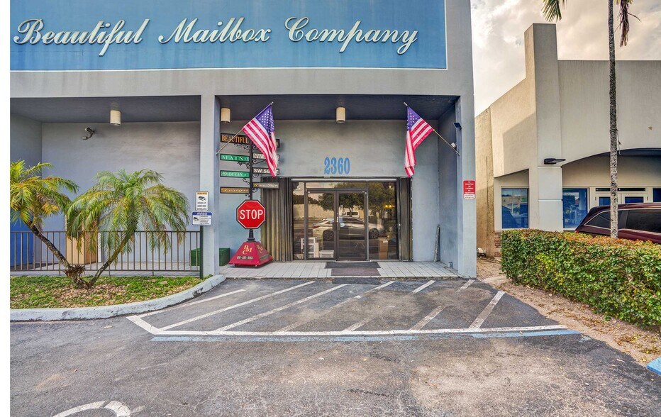 More Photos Of 2360 W 76th St, Hialeah Manufacturing For Sale