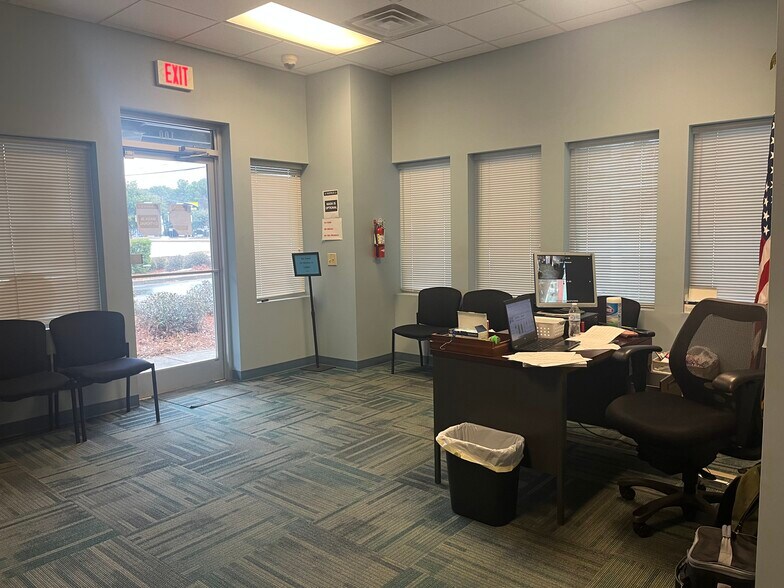 More Photos Of 609 Shipyard Blvd, Wilmington Office For Sale