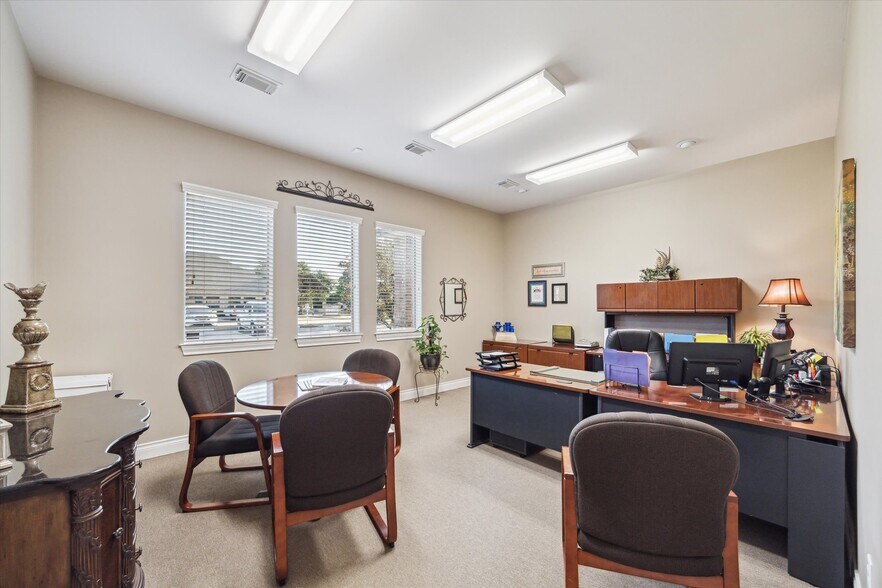 More Photos Of 435 Mason Park Blvd, Katy Loft Creative Space For Sale