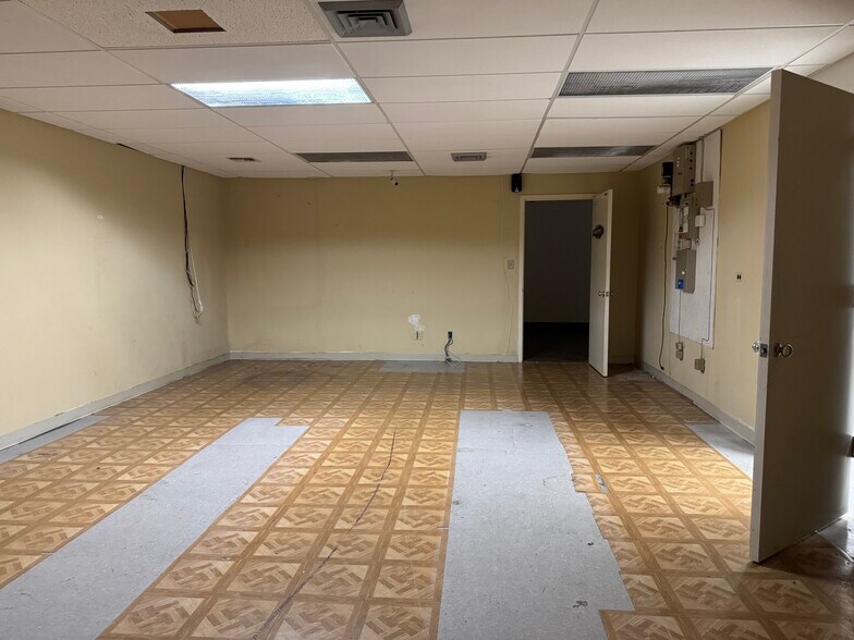 More Photos Of 15255 NW 82nd Ave, Miami Lakes General Retail For Lease