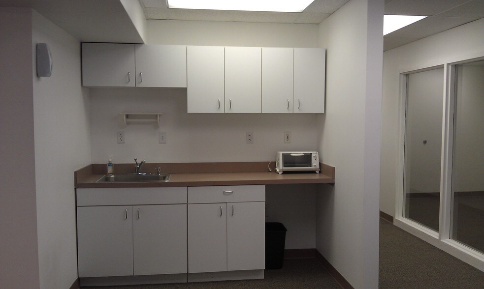More Photos Of 15720-15754 Crabbs Branch Way, Rockville Showroom For Lease