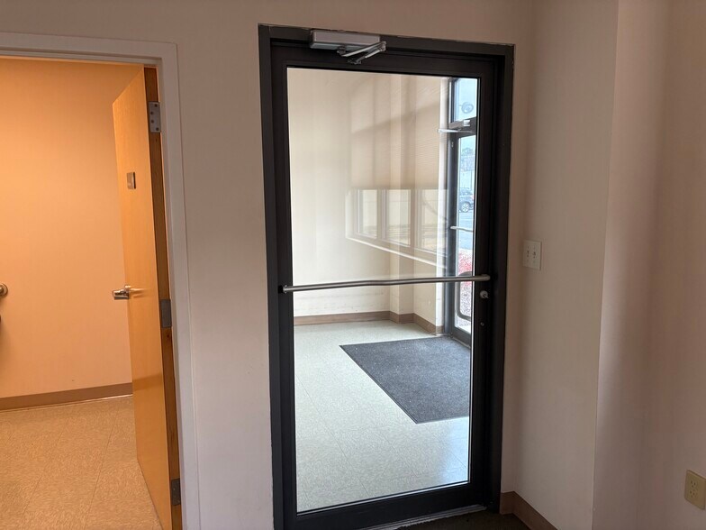 More Photos Of 11-17 Fallon Ave, Seaford Medical For Lease