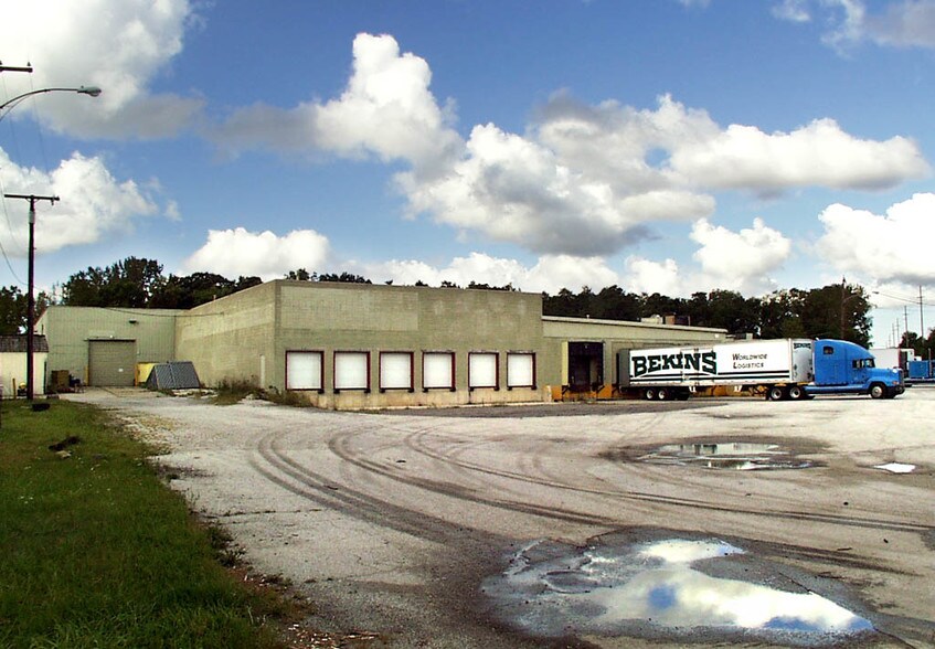 More Photos Of 1601 W 37th Ave, Hobart Distribution For Lease