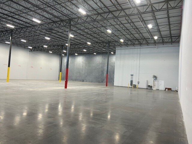 More Photos Of 11706 Landstar Blvd, Orlando Distribution For Lease