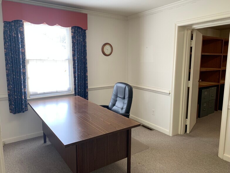 More Photos Of 6403 Mallory Dr, Richmond Office For Sale