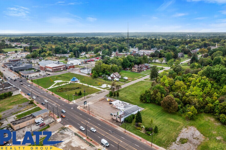 More Photos Of 2550 Market St, Youngstown Freestanding For Sale