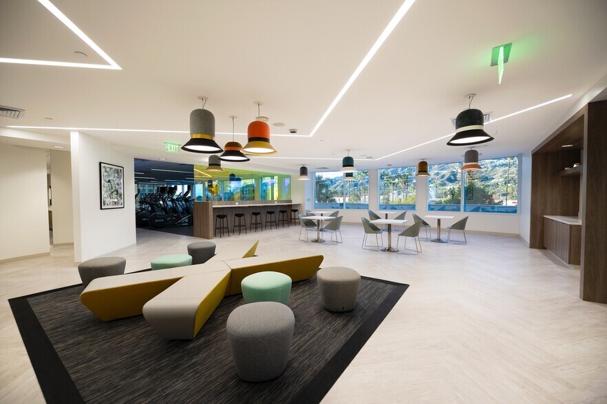 More Photos Of 800 N Brand Blvd, Glendale Office For Lease