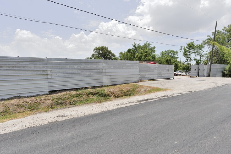 More Photos Of 903 Steele Rd, Highlands Warehouse For Sale