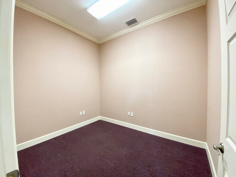 More Photos Of 929 N US Hwy 27/441, Lady Lake Medical For Lease