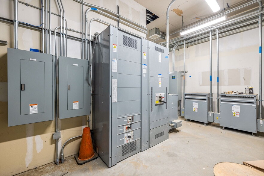 More Photos Of 18194 Blue Dream Crossing, Desert Hot Springs Manufacturing For Sale