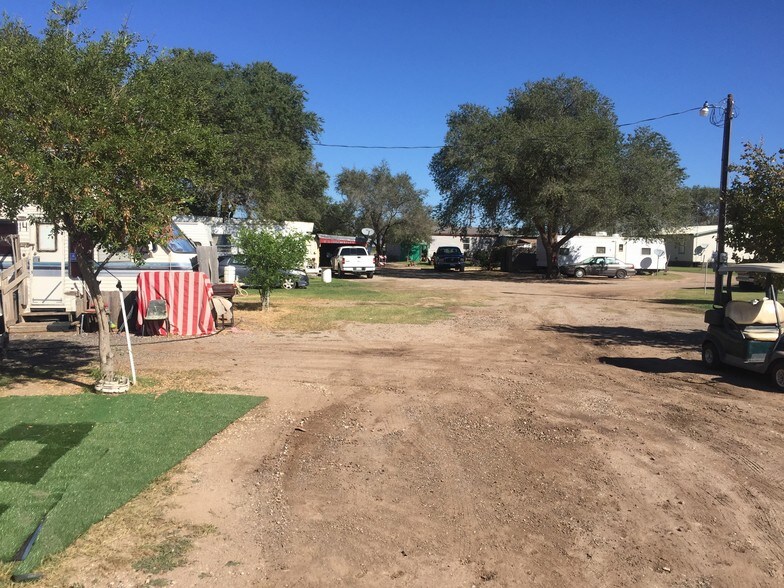 More Photos Of 2203 Woodrow Rd, Lubbock Trailer Camper Park For Sale