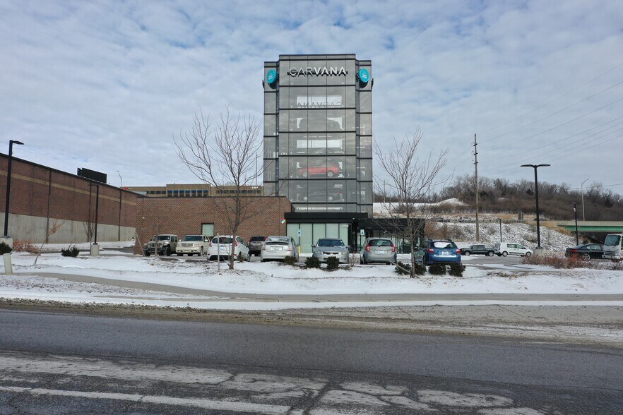 More Photos Of 1700 W 29th St, Kansas City General Retail For Sale