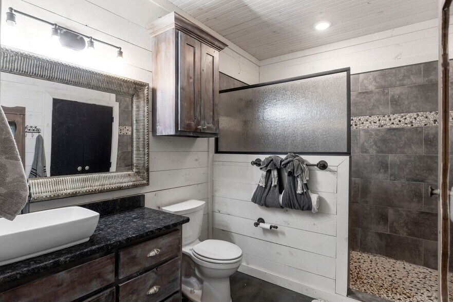 More Photos Of 1297 County Road 3318, Greenville Specialty For Sale