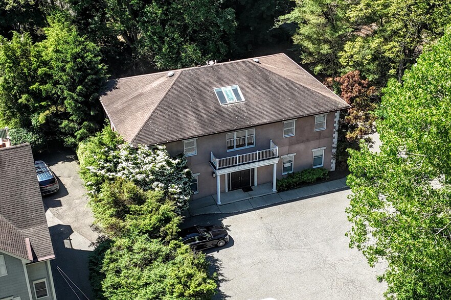 More Photos Of 7 Cedar St, Ramsey Office For Lease