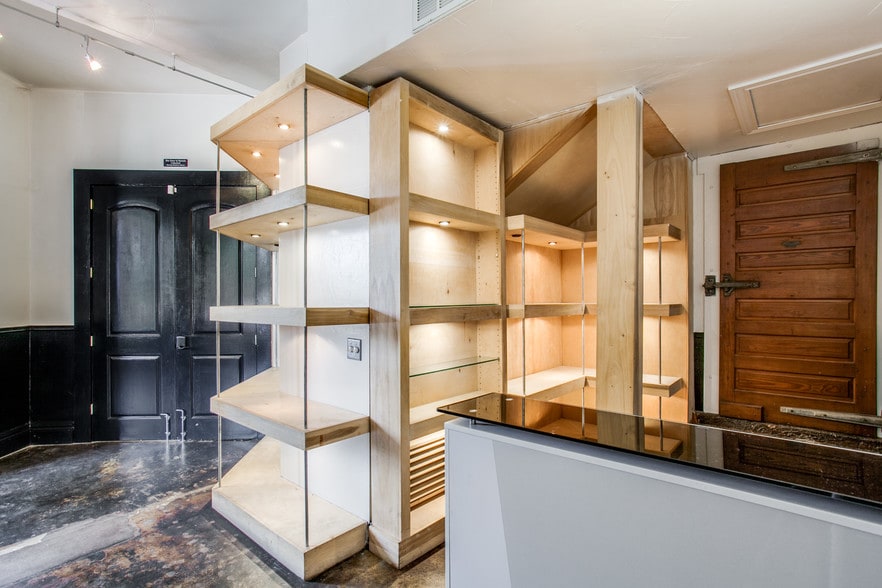 More Photos Of 250 W Olmos Dr, San Antonio Storefront Retail Office For Lease