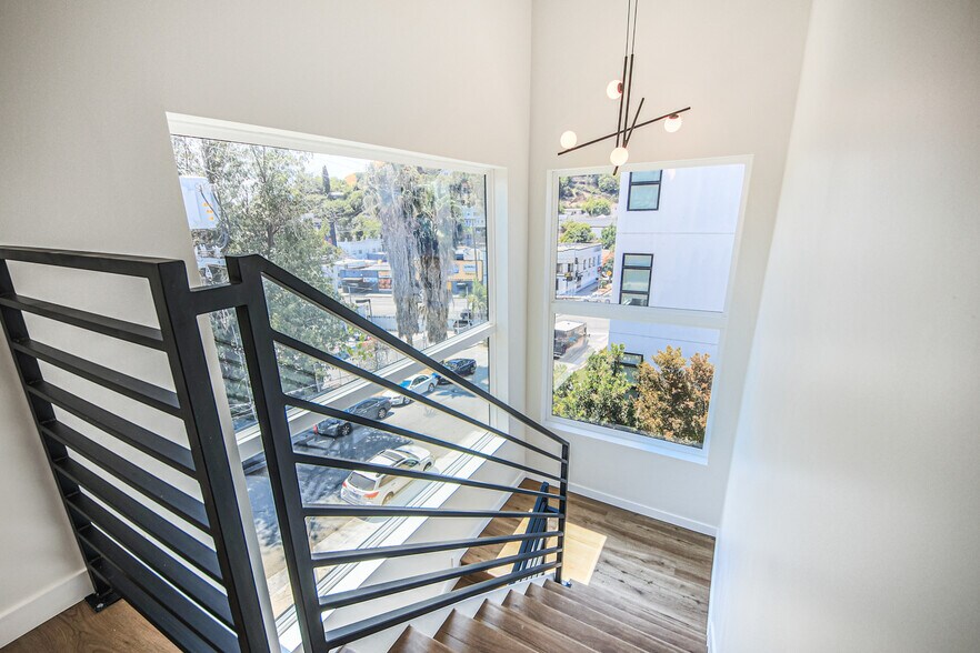 More Photos Of 2129 Aaron St, Los Angeles Apartments For Sale