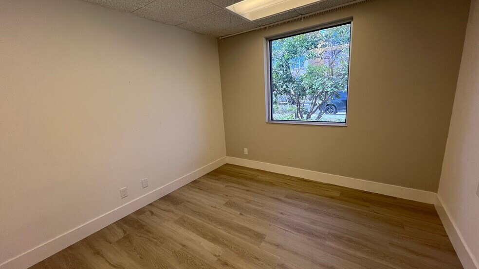 More Photos Of 504 S Moody Ave, Tampa Office For Sale