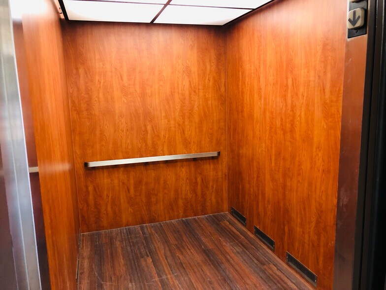 More Photos Of 2105 Jackson St, Houston Office For Lease