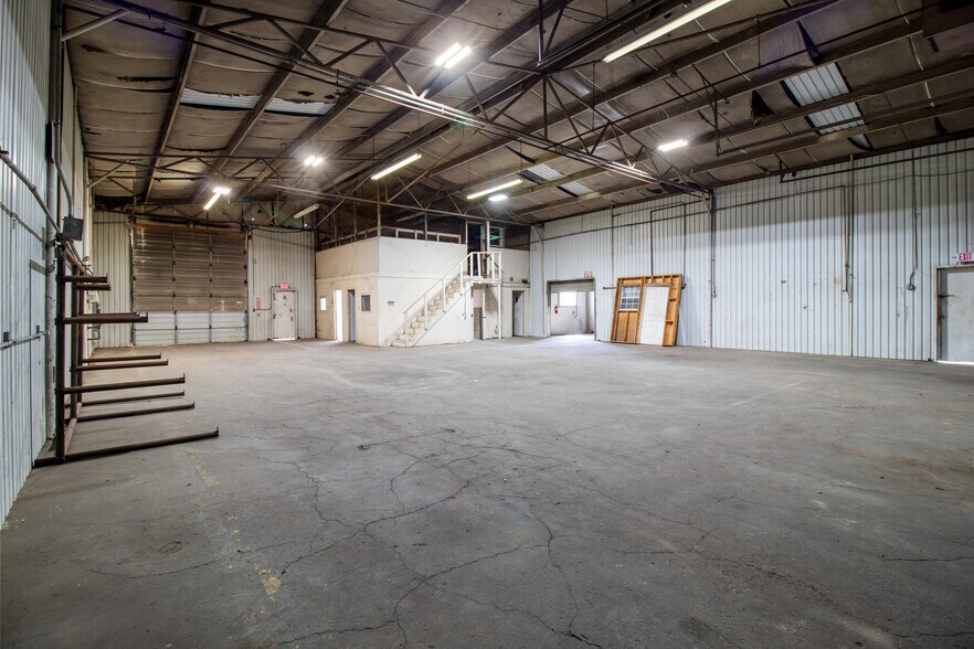 More Photos Of 2900 Clarks Ln, Bryan Warehouse For Lease