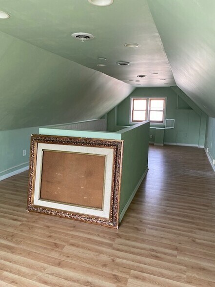 More Photos Of 1717 Howard St, Evanston General Retail For Sale