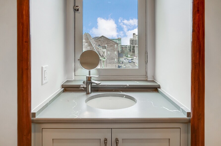 More Photos Of 208 W Monument Ave, Dayton Office Residential For Sale