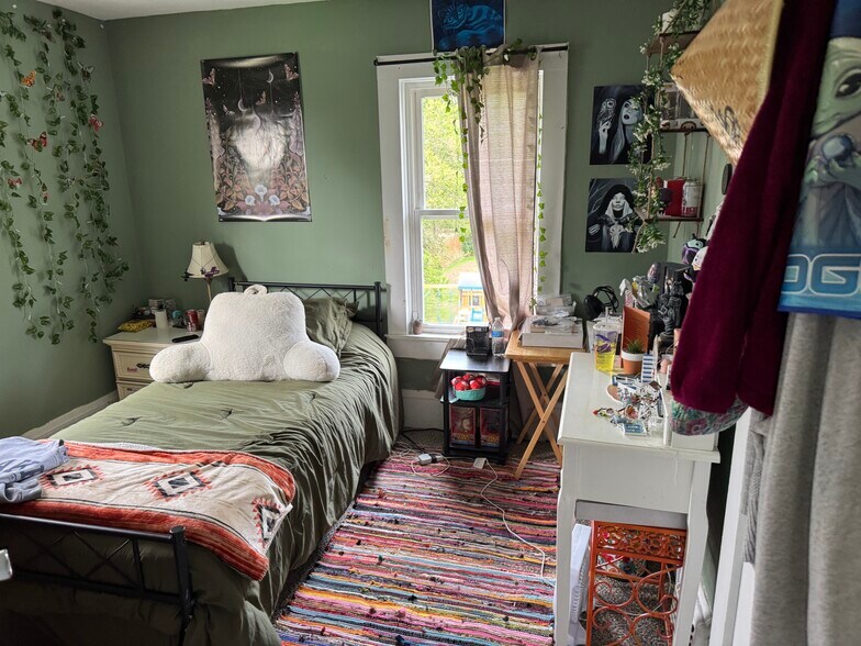 More Photos Of 444 S Meridian St, Ravenna Medical For Sale