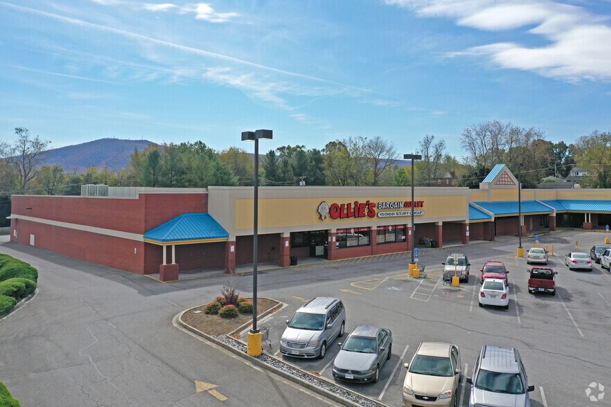 More Photos Of 1000-1088 Memorial Dr, Pulaski Department Store For Lease