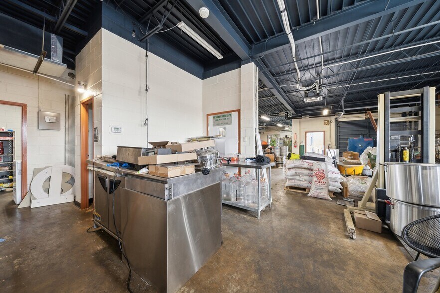 More Photos Of 704 Dawn St, Richmond Warehouse For Sale