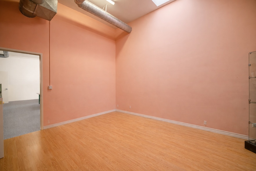 More Photos Of 350 E Broadway, Vista Storefront Retail Office For Lease