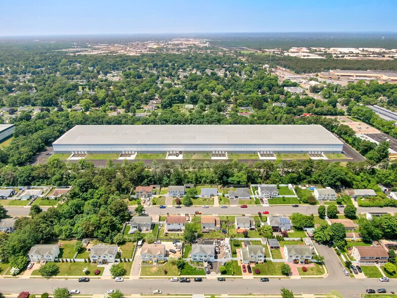 More Photos Of 145 Candlewood Rd, Bay Shore Warehouse For Lease