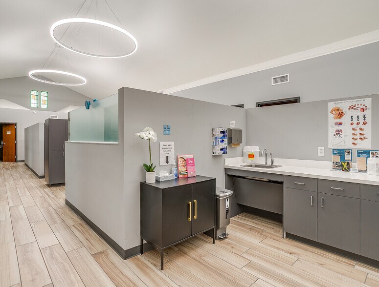 More Photos Of 1000 Bonnie Brae Ave, Fort Worth Medical For Sale