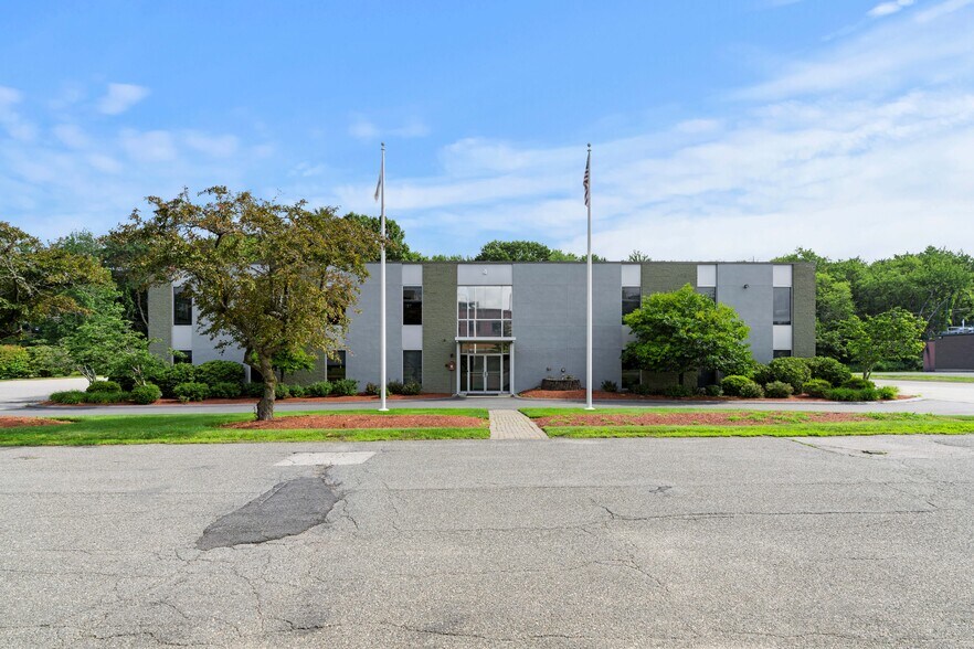 More Photos Of 4 Preston Ct, Bedford Office For Sale