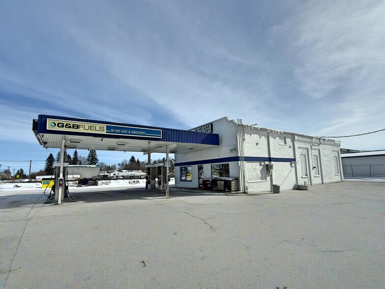 More Photos Of 2001 15 Ave, Didsbury Service Station For Sale