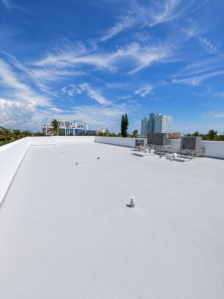 More Photos Of 201 N Ocean Dr, Hollywood Storefront Retail Office For Lease