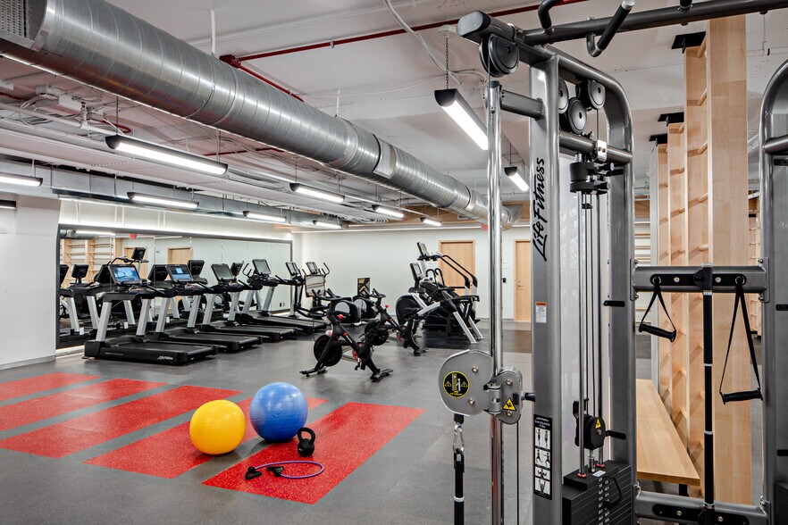 More Photos Of 2100 L St NW, Washington Office For Lease