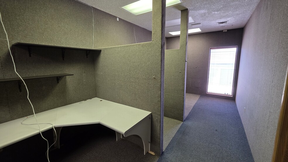 More Photos Of 250 Ruskin Dr, Colorado Springs Warehouse For Sale