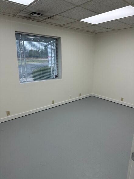 More Photos Of 570 Reynoldsburg New Albany Rd, Blacklick Light Distribution For Lease