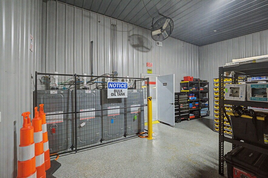 More Photos Of 212 N Lincoln Rd, Rockville General Retail For Sale