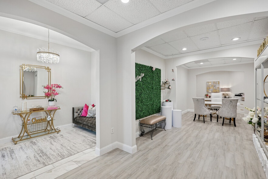 More Photos Of 804 Russell Palmer Rd, Kingwood Theater Concert Hall For Sale