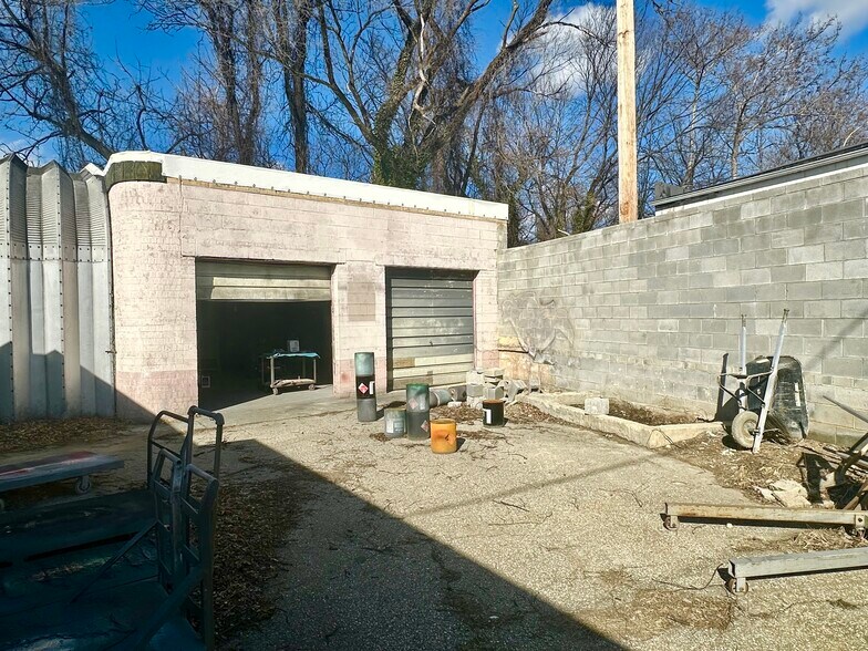 More Photos Of 2507 Huntingdon ave, Baltimore Service For Sale