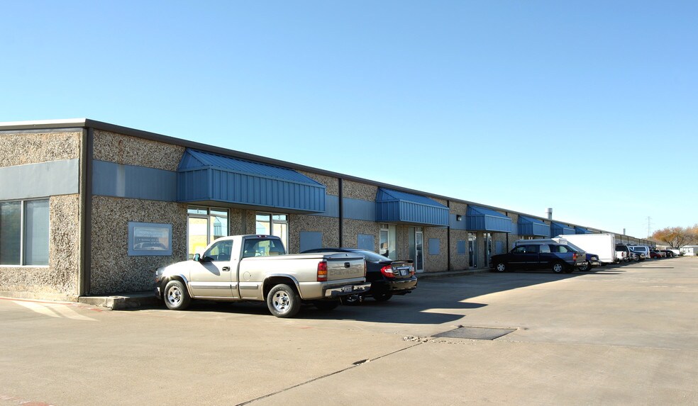 More Photos Of 1491 N Kealy St, Lewisville Warehouse For Sale