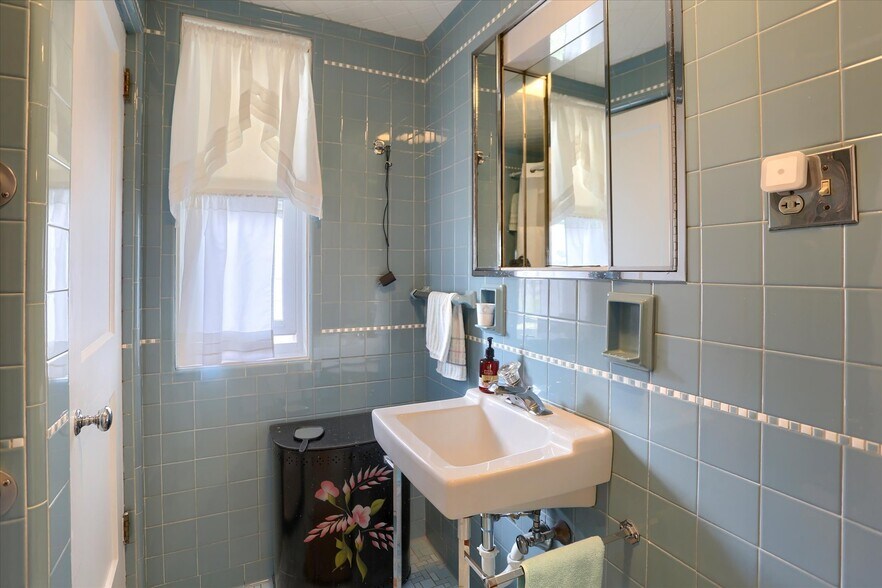 More Photos Of 3 S Market St, Shamokin Flex For Sale