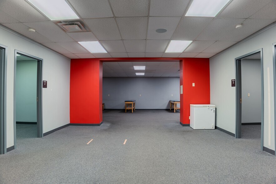 More Photos Of 4020 Columbus Ave, Anderson General Retail For Lease