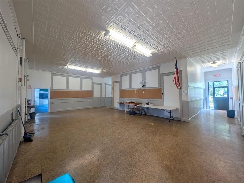 More Photos Of 16 Central st, Claremont Specialty For Sale