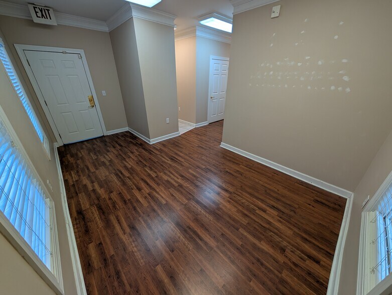 More Photos Of 6511 Creedmoor Rd, Raleigh Office For Lease
