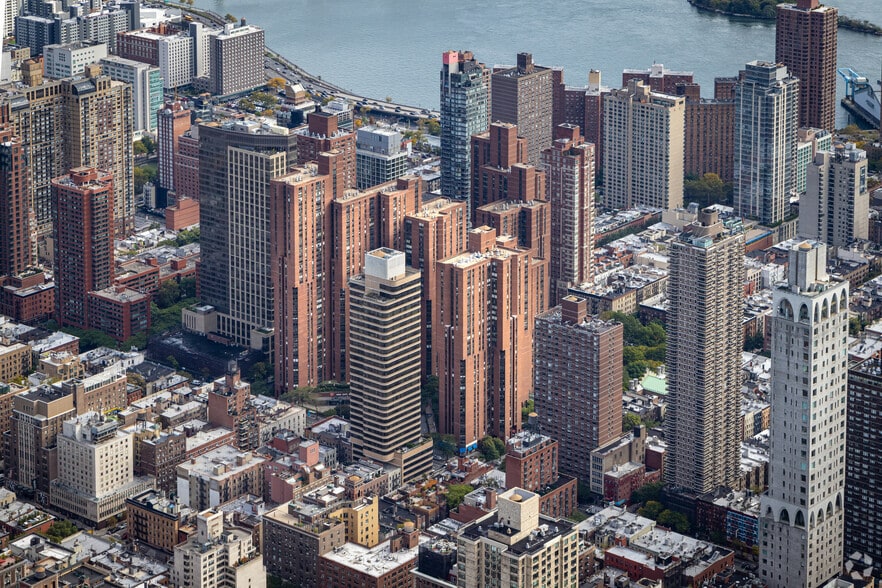 More Photos Of 1601-1641 3rd Ave, New York Apartments For Lease