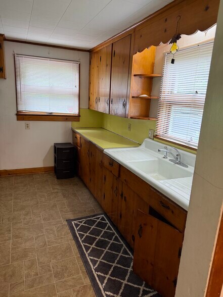 More Photos Of 50 Kirkendall Ave, Shavertown Flex For Sale