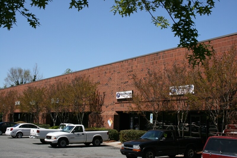 More Photos Of 2748 Interstate St, Charlotte Unknown For Lease